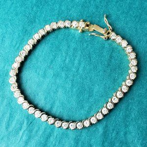 2/40$ Gold tone and white stones bracelet